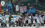 {ẢNH] Nắng nóng kéo dài, lại lo nguy cơ tai nạn giao thông cho những 
